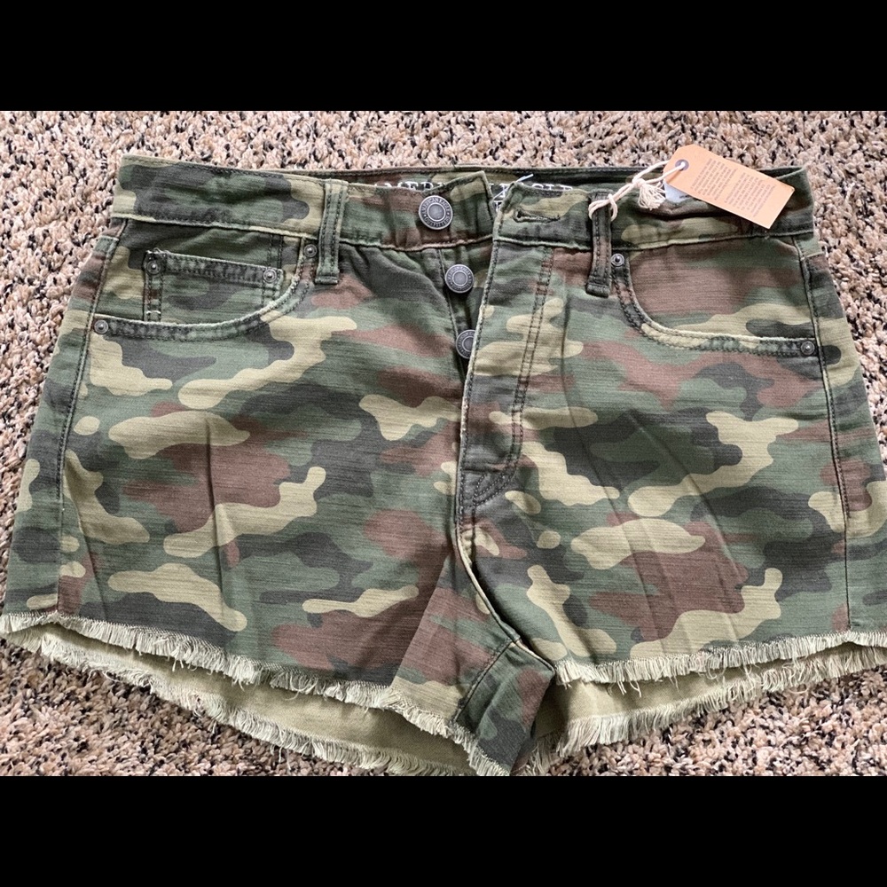 American Eagle Camo shorts